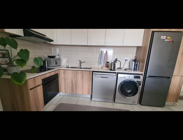 2 BEDROOM APARTMENT RENTED IN CROWTHORNE AH